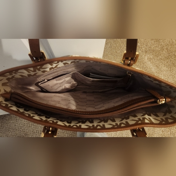 Michael Kors MK Jet Set Medium Jacquard Pocket Tote Beige - Picture 3 of 6